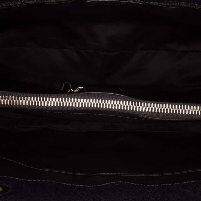 Chanel Caviar Grand Shopping Tote Black Leather Good condition - Model View