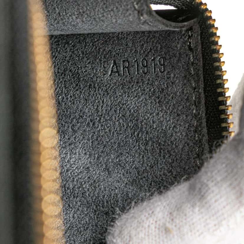 Louis Vuitton Epi Pochette Accessoires Black Leather Good condition - Box View