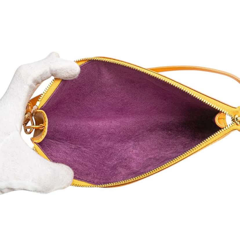 Louis Vuitton Epi Pochette Accessoires Yellow Leather Good condition - Model View