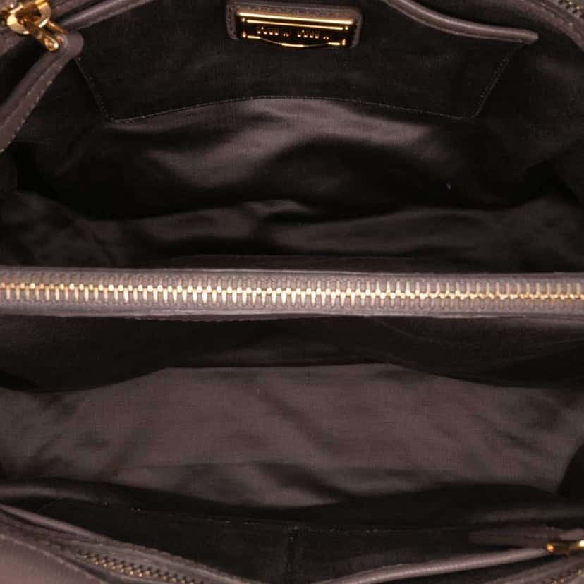 Miu Miu Matelasse Leather Turnlock Tote Black Leather Good condition - Model View