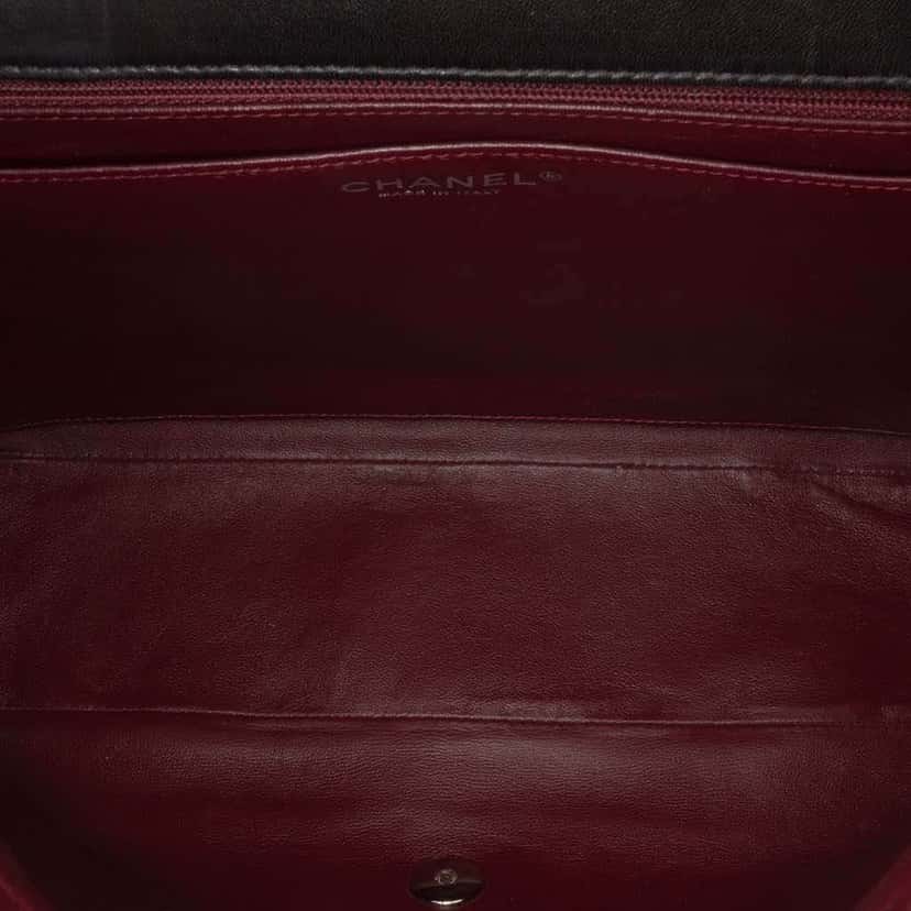 Chanel Maxi Classic Lambskin Single Flap Black Leather Good condition - Model View