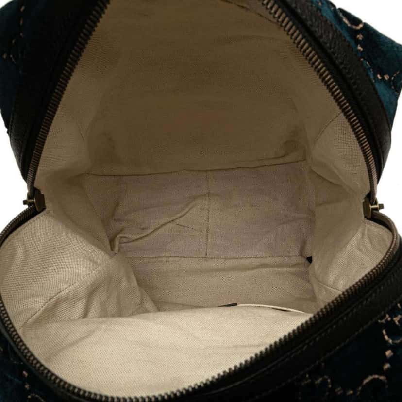 Gucci GG Velvet Double Buckle Backpack Blue Velvet Good condition - Model View