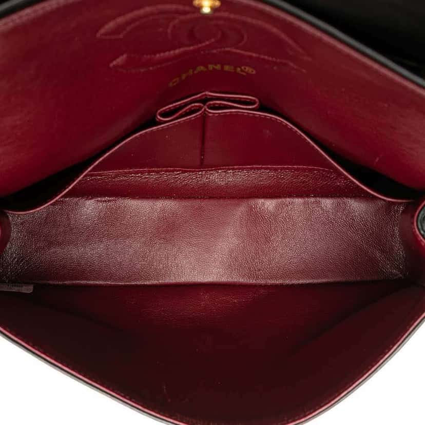 Chanel Medium Classic Lambskin Double Flap Black Leather Good condition - Model View