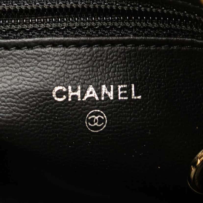 Chanel CC Caviar Cosmetic Pouch Black Leather Good condition - Box View