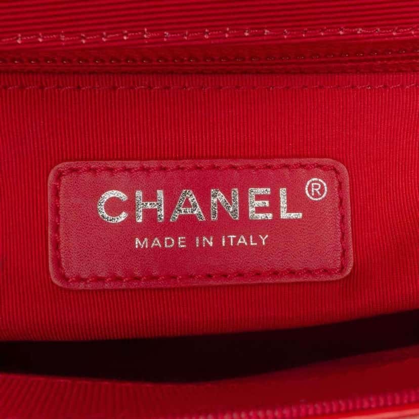 Chanel CC Quilted Crumpled Calfskin and Grosgrain Flap Red Leather Good condition - Box View
