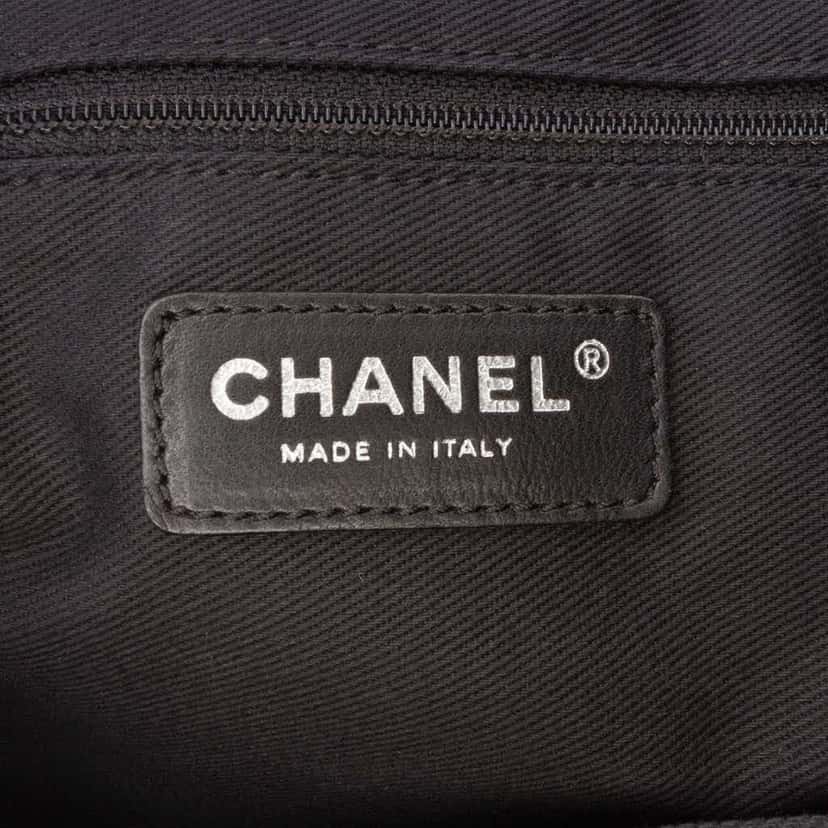 Chanel CC Caviar Tote Black Leather Good condition - Box View