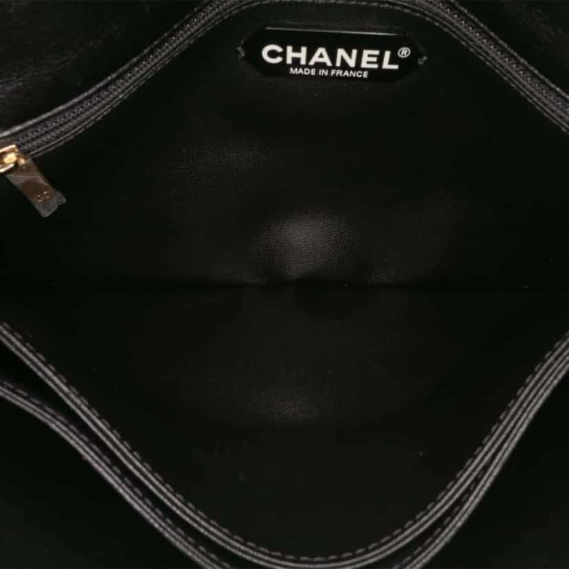 Chanel Quilted Lambskin Pagoda Accordion Flap Black Leather Good condition - Model View