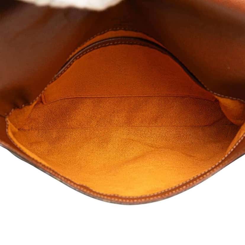Louis Vuitton Monogram Musette Tango Long Strap Brown Canvas Good condition - Model View