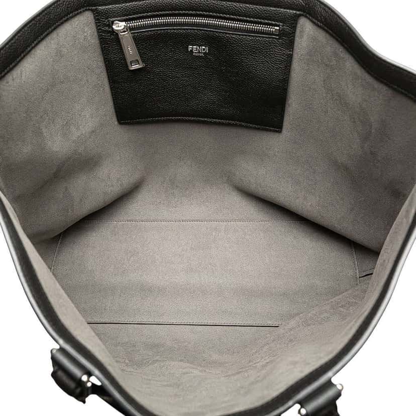 Fendi Embossed Leather Logo Tote Black Leather Good condition - Model View