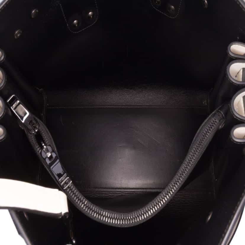 Saint Laurent Small Leather Sac De Jour Satchel White Leather Good condition - Model View