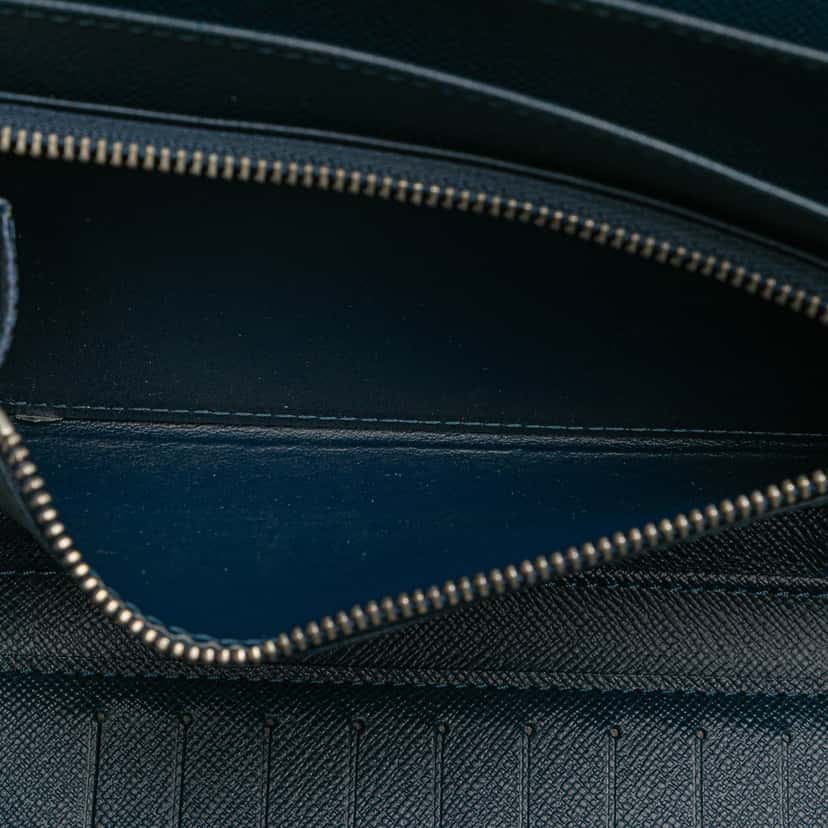 Louis Vuitton Taiga Atoll Organizer Blue Leather Good condition - Model View