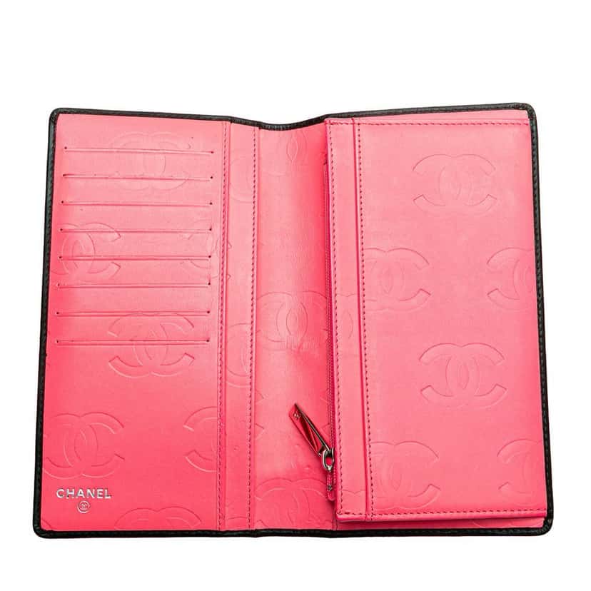 Chanel Quilted Lambskin Cambon Ligne Bifold Wallet Black Leather Good condition - Model View