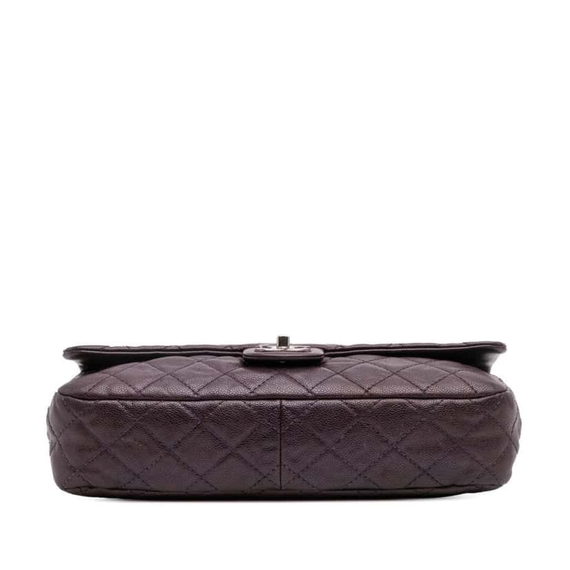 Chanel Jumbo Quilted Iridescent Caviar Easy Flap Purple Leather Good condition - Inside View