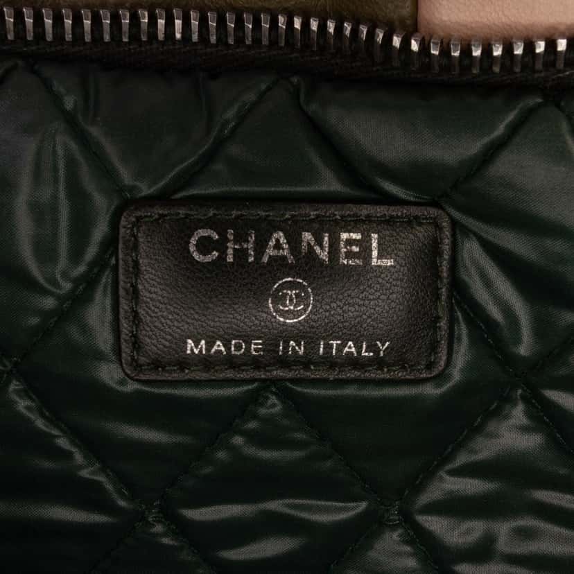 Chanel Large Lambskin Colorblock Patchwork O Case Green Leather Good condition - Box View