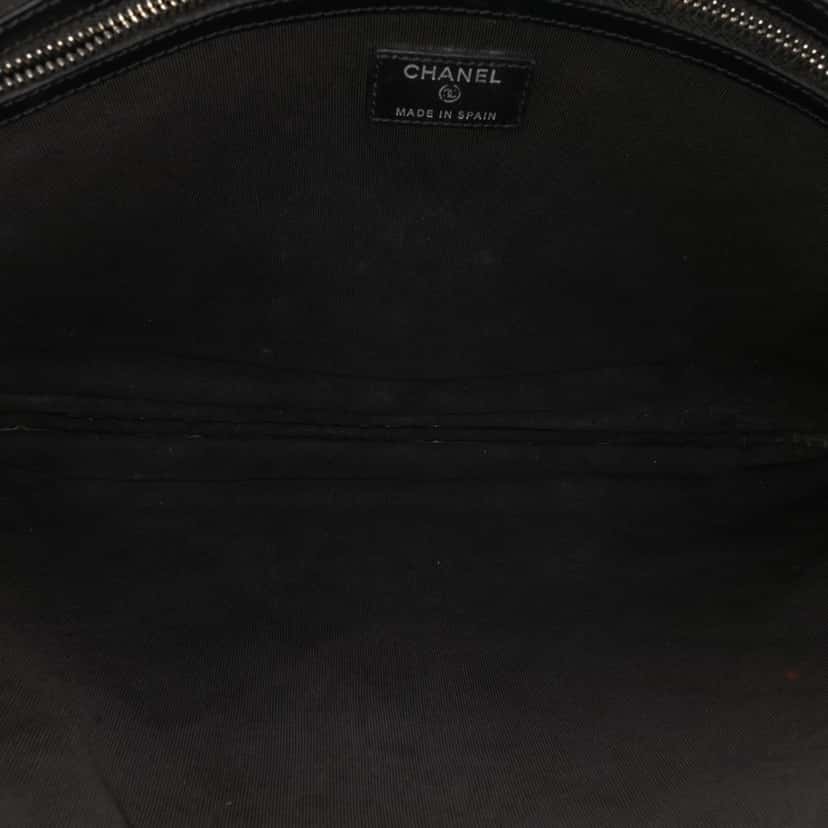 Chanel Large Quilted Caviar Boy O Case Clutch Black Leather Good condition - Model View