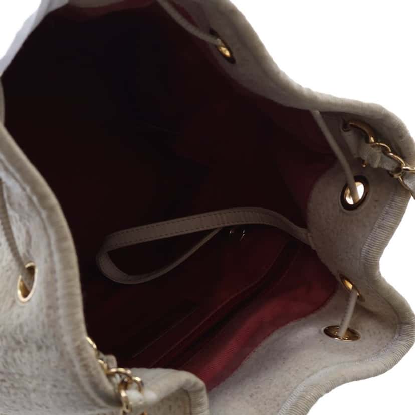 Chanel Small Tweed Deauville Drawstring Bucket Bag White Tweed Good condition - Model View