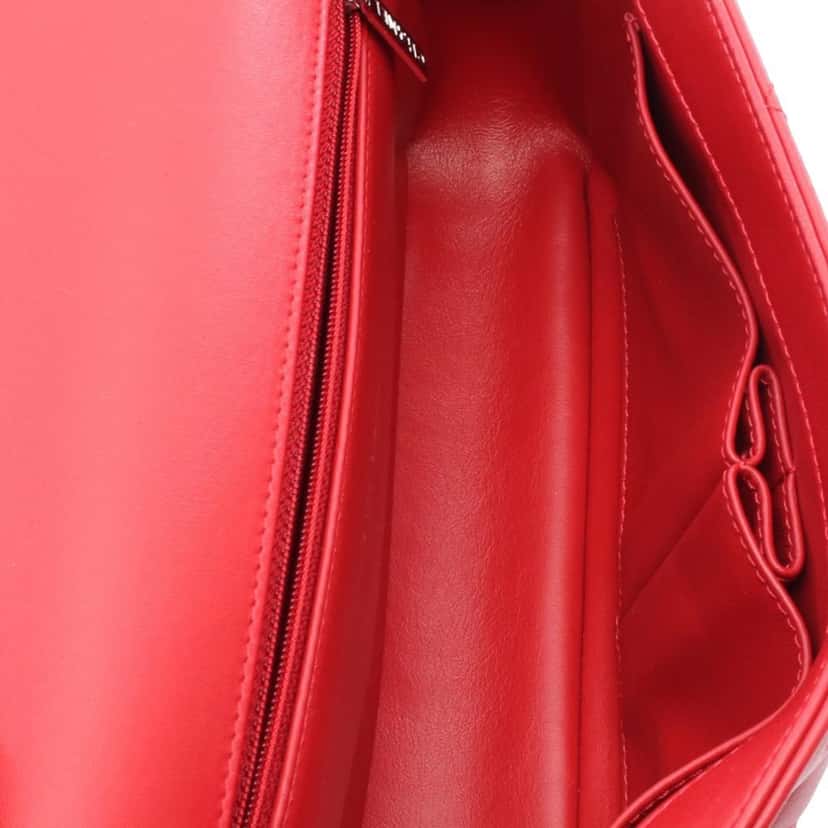 Chanel Medium Quilted Calfskin CC Filigree Incognito Flap Red Leather Good condition - Inside View