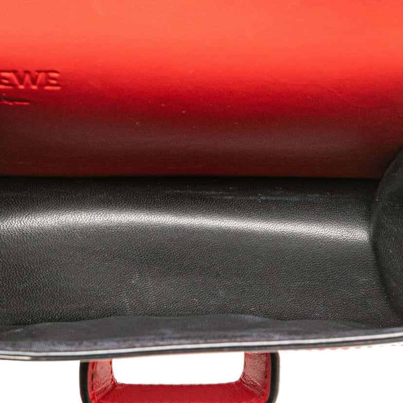 Loewe Small Leather Barcelona Crossbody Red Leather Good condition - Model View