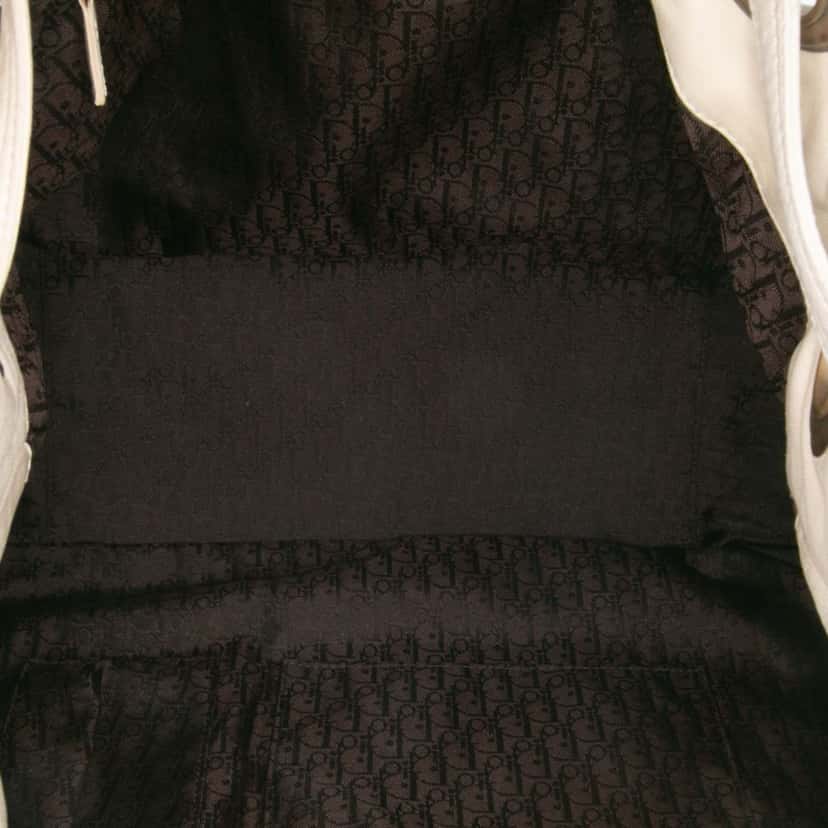 Dior Lambskin Cannage Drawstring Hobo White Leather Good condition - Model View