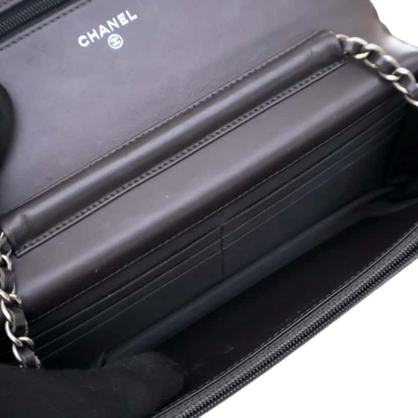 Chanel CC Quilted Shiny Crumpled Calfskin Wallet on Chain Brown Leather Good condition - Model View