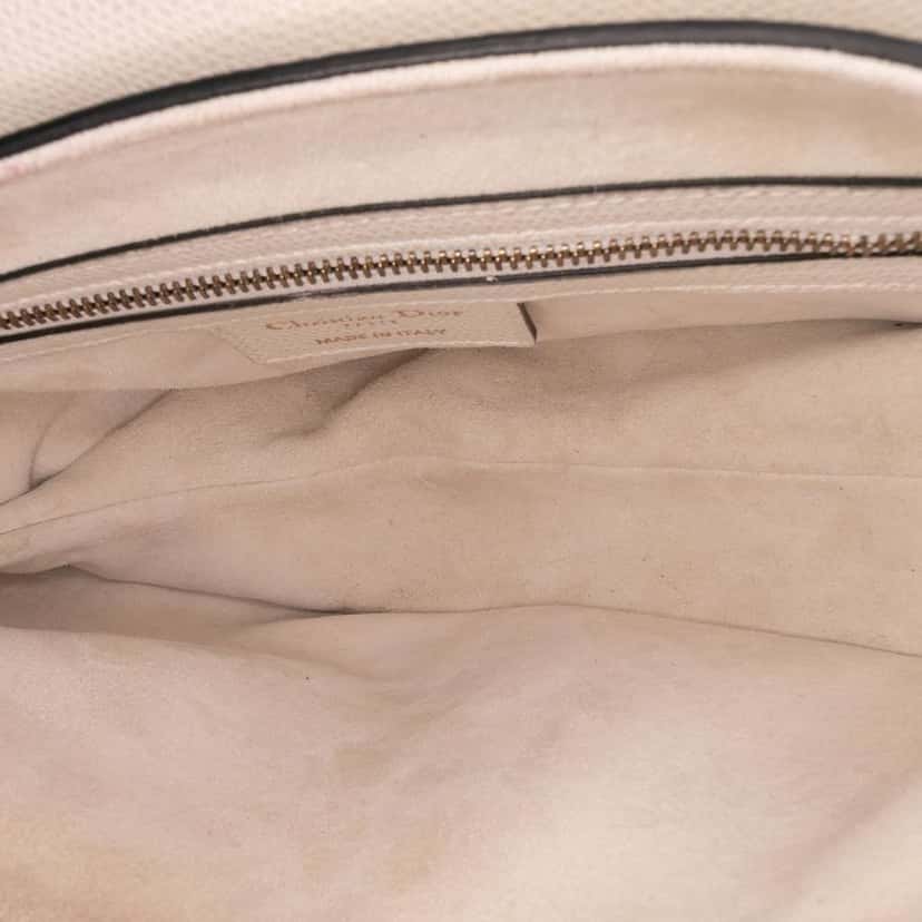 Dior Grained Calfskin Saddle Bag White Leather Good condition - Model View