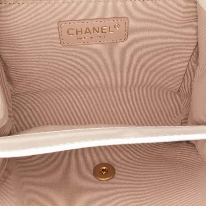 Chanel CC Quilted Aged Calfskin Accordion Flap White Leather Good condition - Model View