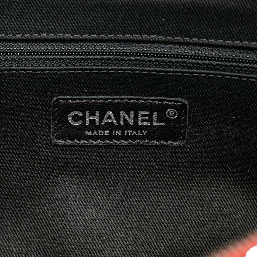 Chanel Jumbo Quilted Iridescent Caviar Easy Flap Red Leather Good condition - Box View