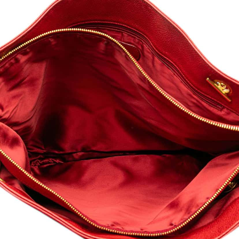 Chanel CC Caviar Chain Tote Red Leather Good condition - Model View
