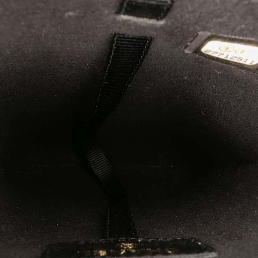 Chanel CC Quilted Lambskin Chain Around Phone Holder Black Leather Good condition - Model View