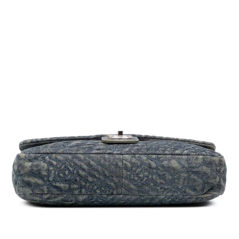 Chanel Large Embroidered Denim Camellia Flap Blue Denim Good condition - Inside View