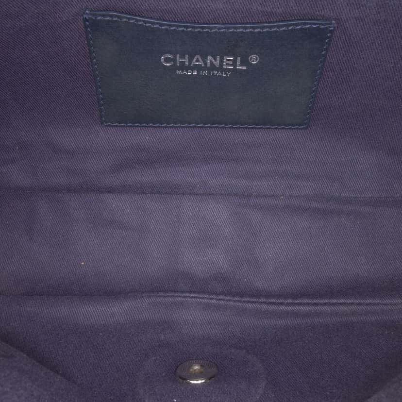 Chanel Large Embroidered Denim Camellia Flap Blue Denim Good condition - Model View