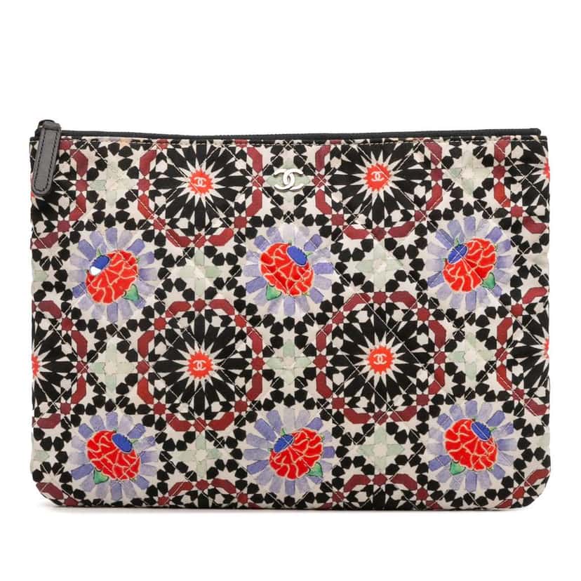 Chanel Paris Dubai Medium Printed Canvas Cosmetic Case White Canvas Good condition - Front View