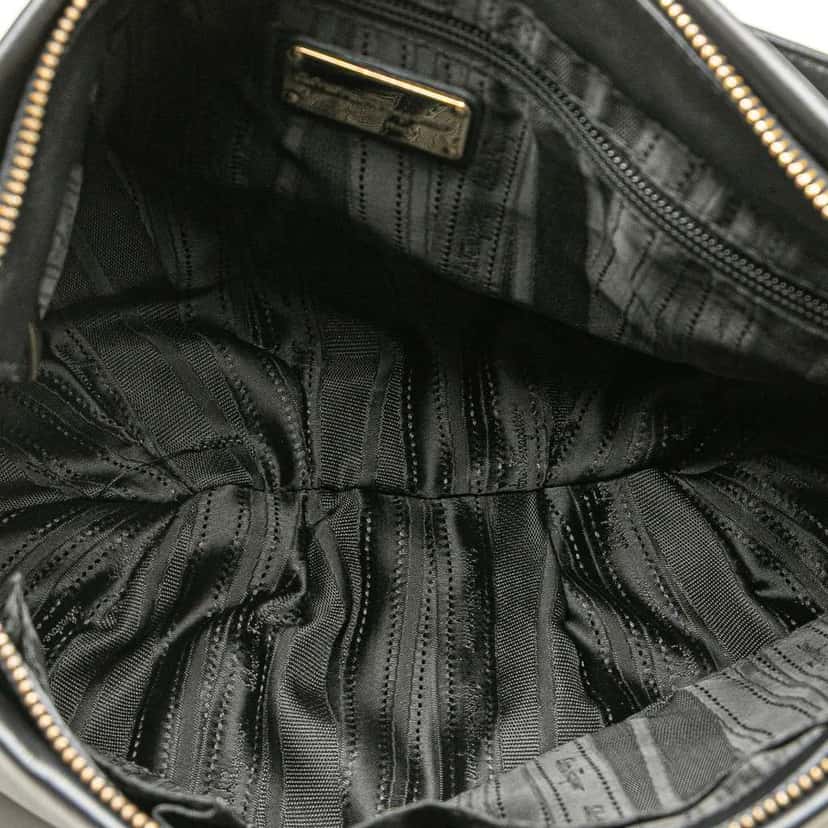 Salvatore Ferragamo Leather Vara Shoulder Bag Black Leather Good condition - Model View
