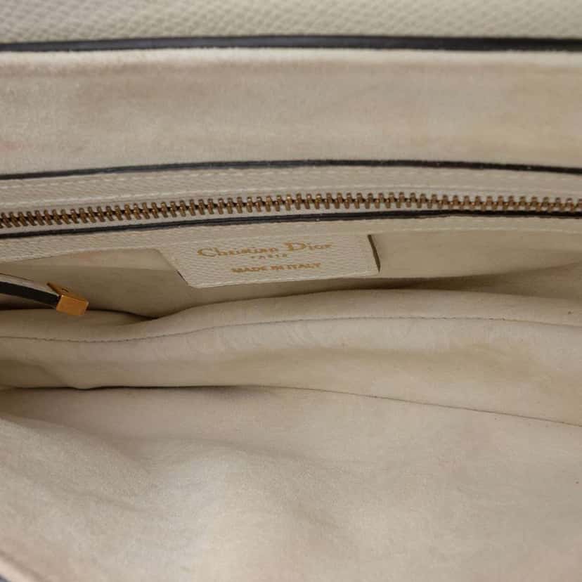 Dior Grained Calfskin Saddle Bag White Leather Good condition - Model View