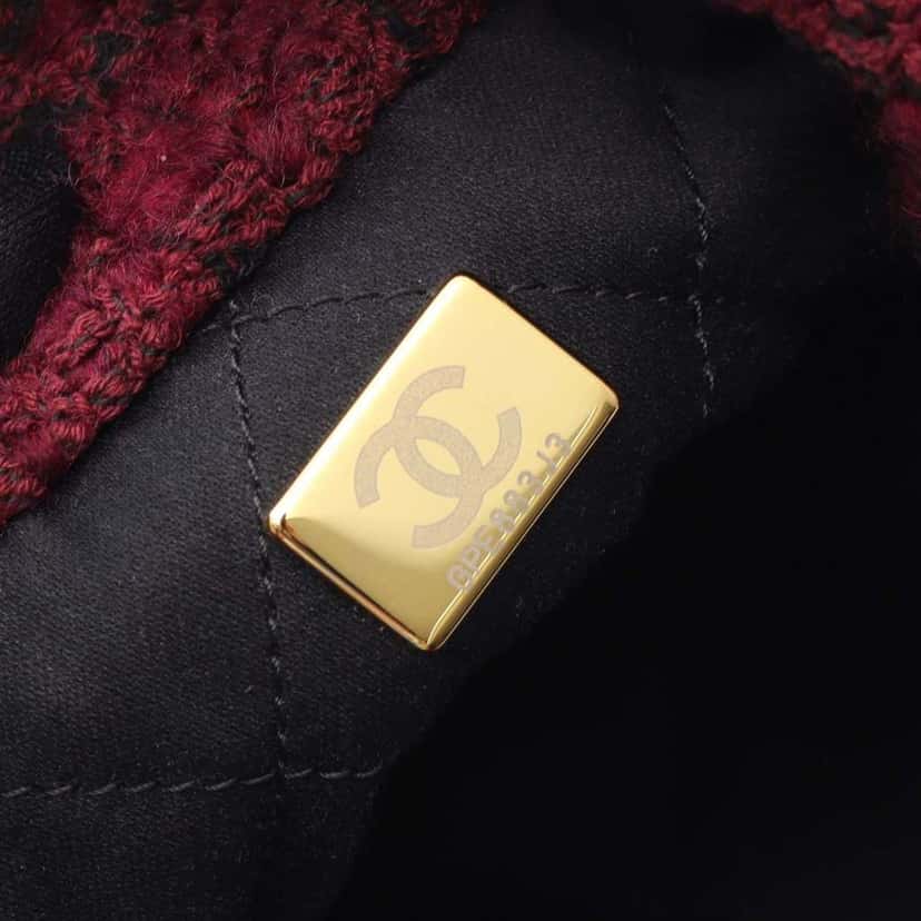 Chanel Small Tweed 22 Handbag Red Tweed Good condition - Box View