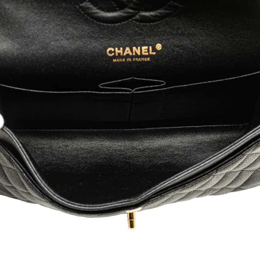 Chanel Medium Classic Caviar Double Flap Black Leather Good condition - Model View