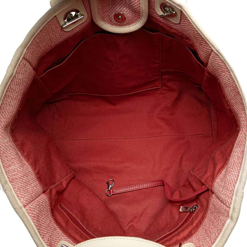 Chanel Medium Canvas Deauville Satchel Pink Canvas Good condition - Model View