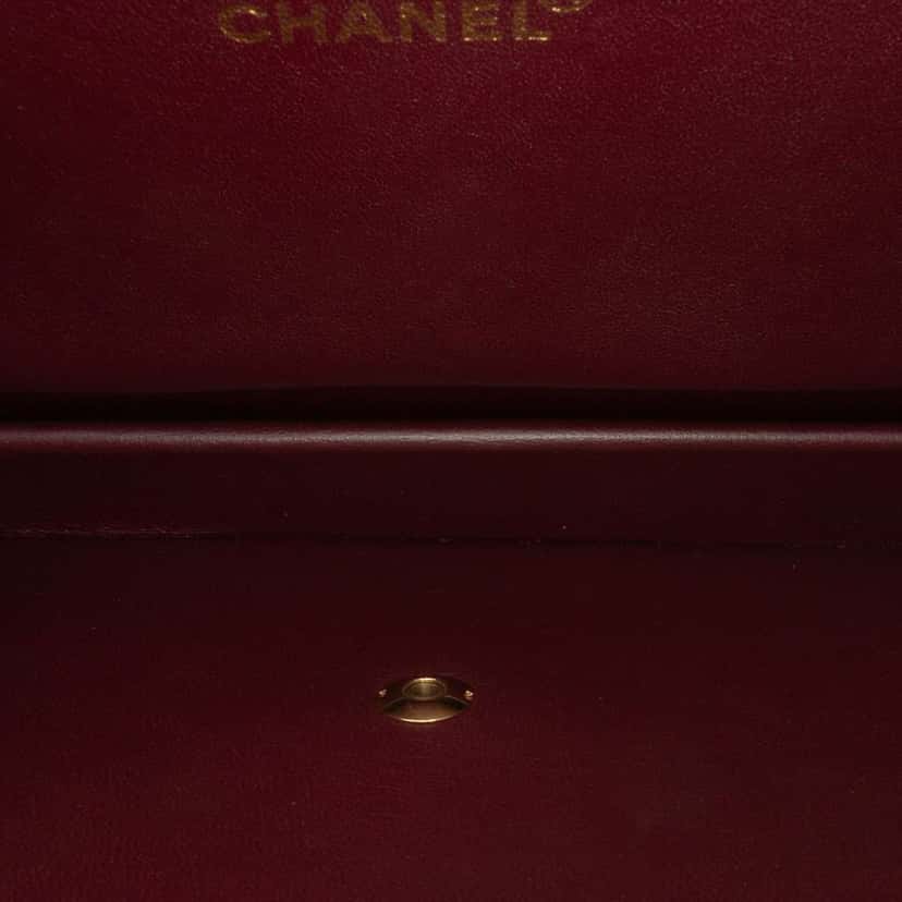 Chanel Medium CC Quilted Lambskin Single Flap Black Leather Good condition - Model View