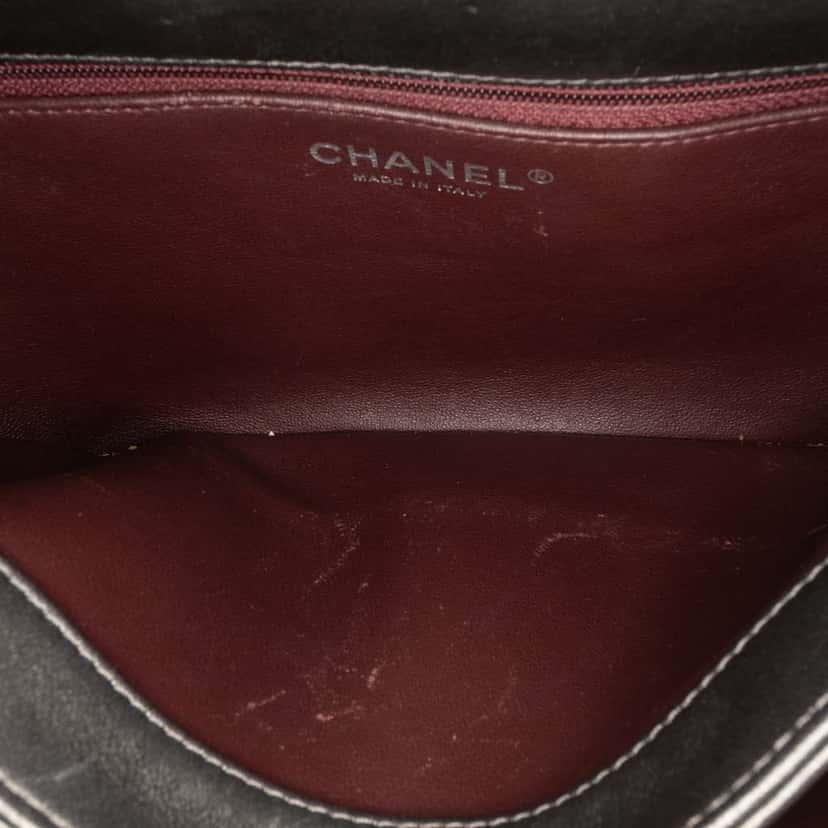 Chanel Quilted Metallic Lambskin Trendy CC Flap Grey Leather Very good condition - Model View