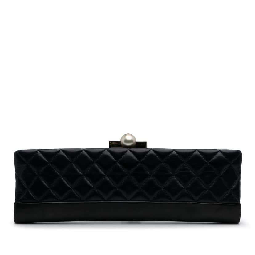 Chanel CC Quilted Lambskin Pearl Clutch Black Leather Good condition - Front View