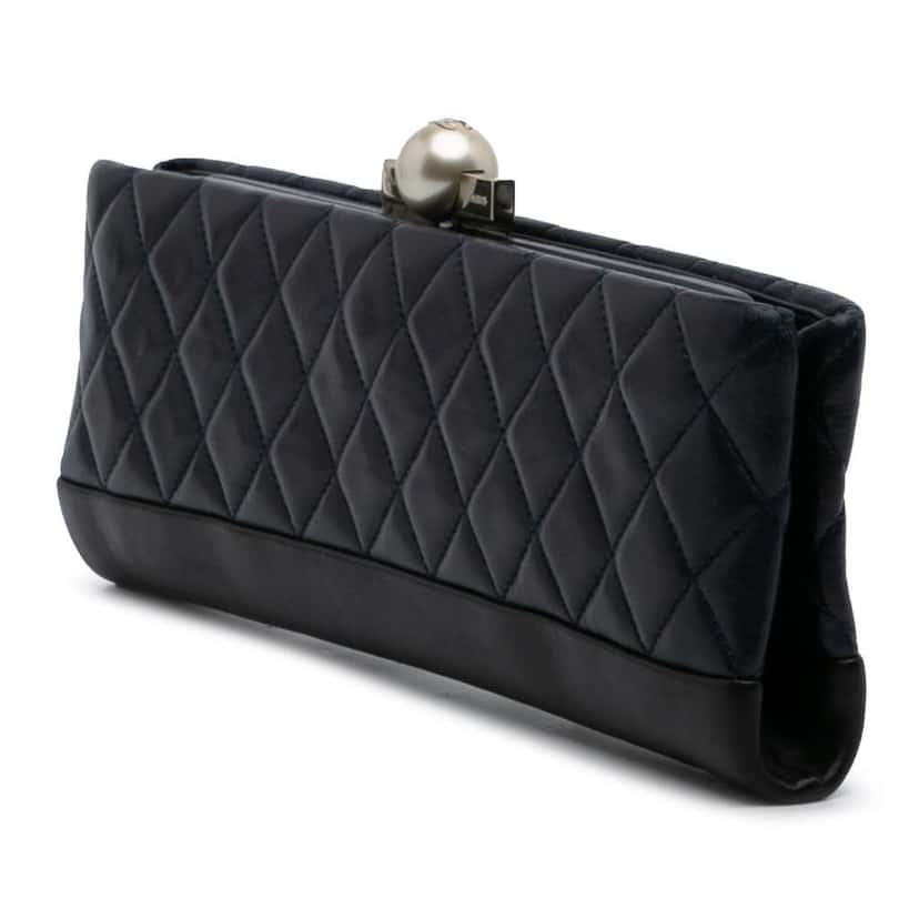 Chanel CC Quilted Lambskin Pearl Clutch Black Leather Good condition - Back View