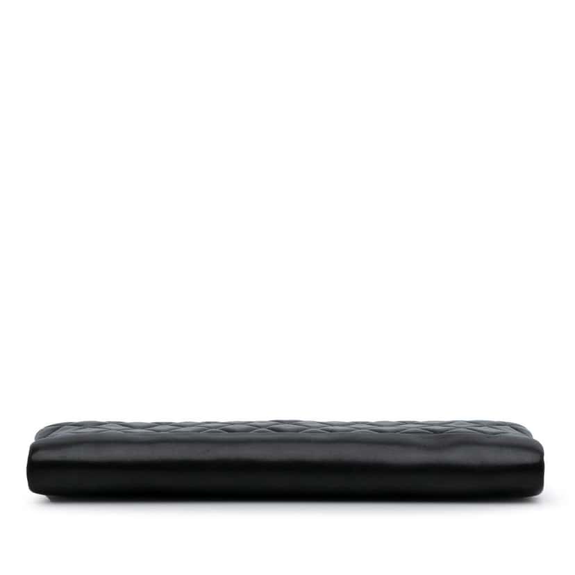 Chanel CC Quilted Lambskin Pearl Clutch Black Leather Good condition - Inside View