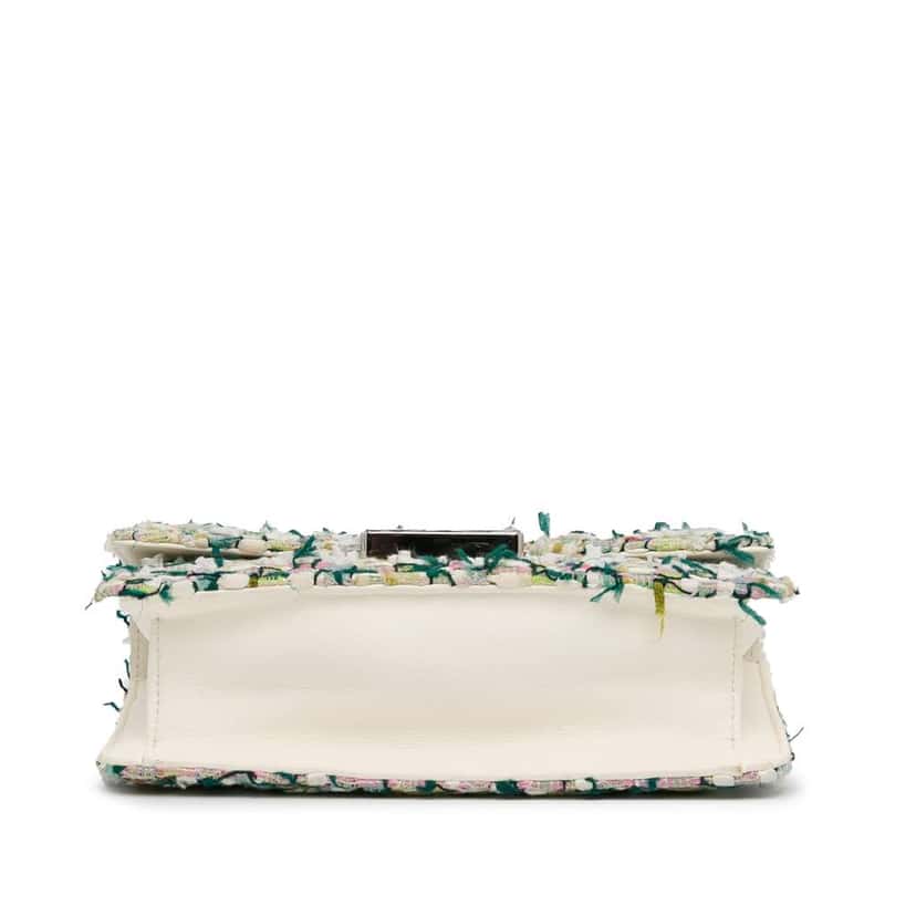Chanel Tweed Beauty Lock Flap Bag Green Tweed Good condition - Model View