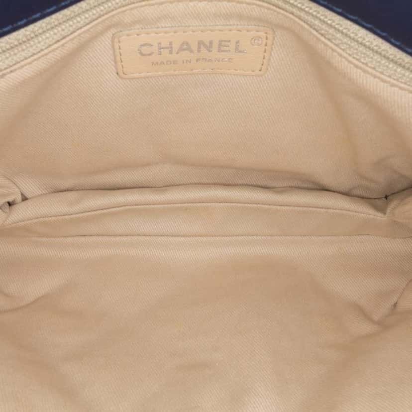 Chanel Mini Double Stitch Hamptons Flap Blue Leather Very good condition - Model View