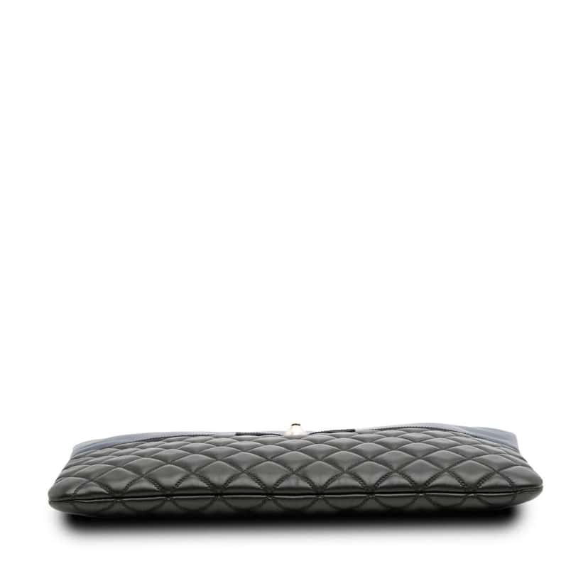 Chanel Large Bicolor Quilted Leather Pearl O Case Clutch Black Leather Good condition - Inside View