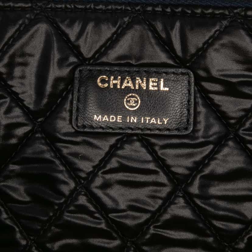 Chanel Large Bicolor Quilted Leather Pearl O Case Clutch Black Leather Good condition - Box View
