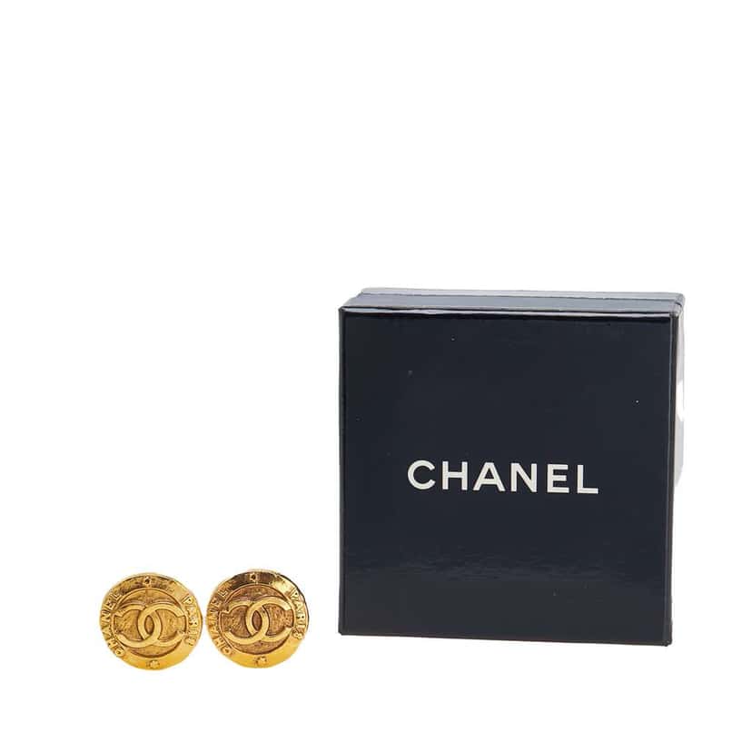 Chanel Gold Plated CC Round Clip On Earrings Gold Metal Good condition - Model View