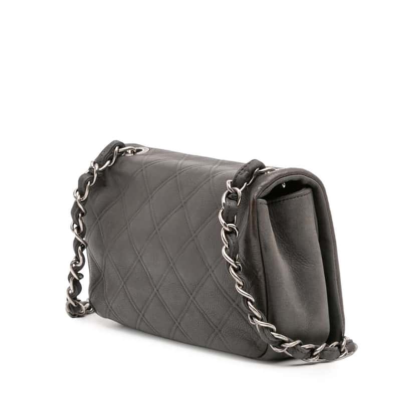 Chanel Diamond Embossed Calfskin New Chic Flap Grey Leather Very good condition - Back View