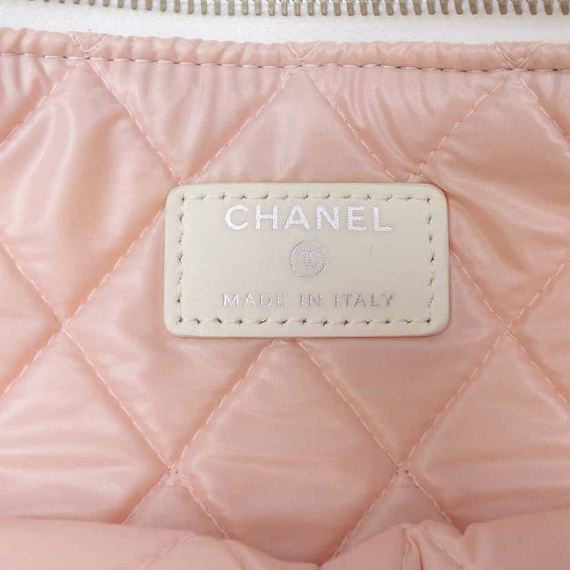 Chanel Large Quilted Printed Canvas Coco Cuba Libre O Case Clutch White Canvas Good condition - Box View