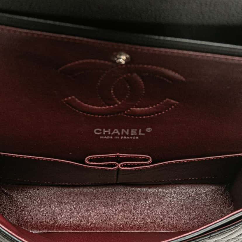 Chanel Medium Classic Caviar Double Flap Black Leather Good condition - Model View